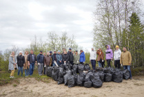 Аппарат Администрации НАО принял участие в масштабной акции по уборке мусора «Сохраним лес!».